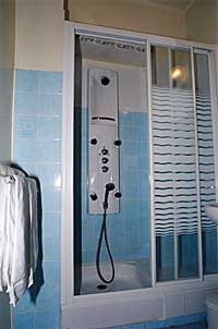 Chambre n� 01 - H�tel du Fiacre Carpentras - douche balneo