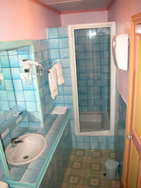 Chambre n� 04 - H�tel du Fiacre Carpentras - salle d'eau