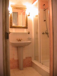 Chambre n� 07 - H�tel du Fiacre Carpentras - salle d'eau