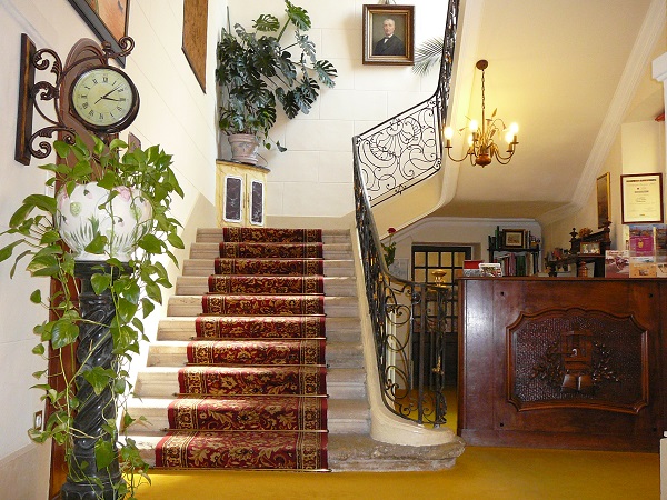 HALL HOTEL DU FIACRE CARPENTRAS
