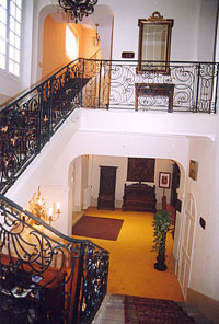 Escalier dans le Hall d'entr�e de l'h�tel du Fiacre - Carpentras