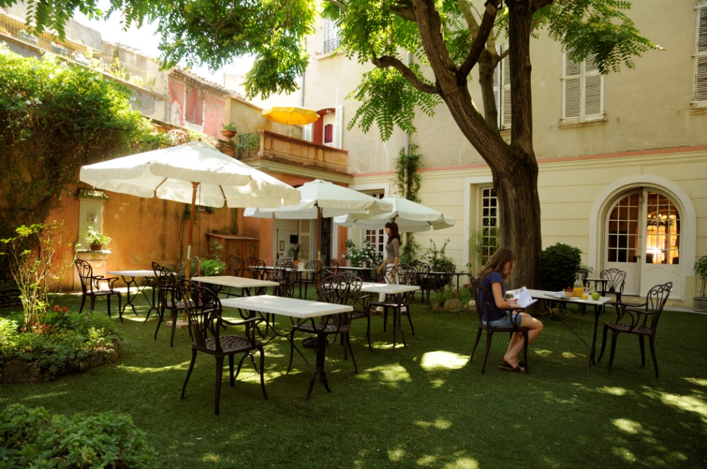 Patio Hôtel du Fiacre à Carpentras